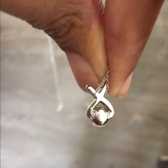 10k white gold pearl pedant on chain - Picture 2 of 5